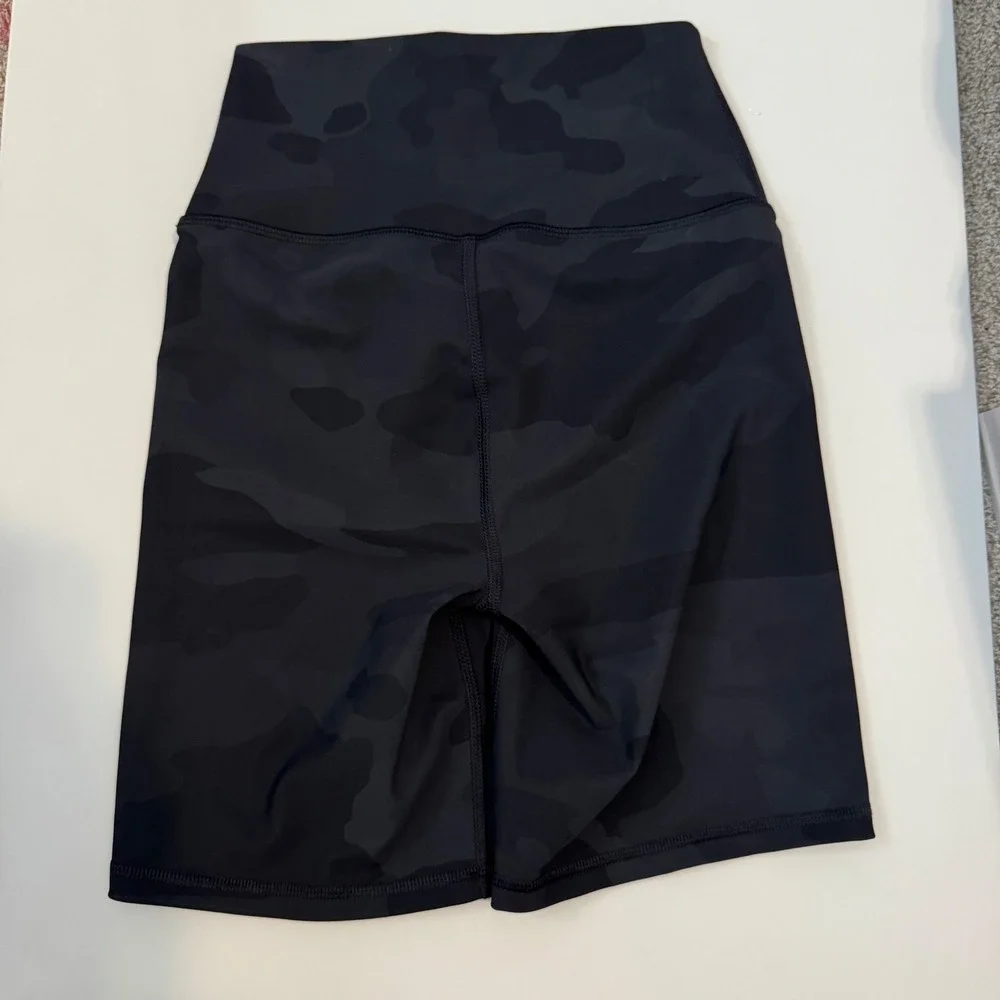 Alo Yoga Black Camo High-Waist Vapor Biker Shorts Womens Size XS RN87370 - Picture 4 of 4